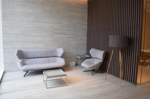 a living room with a couch and a chair at Centro de Convenciones CitiBanamex y Polanco in Mexico City