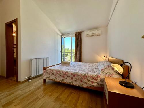 Postel nebo postele na pokoji v ubytování Guest House Maxi