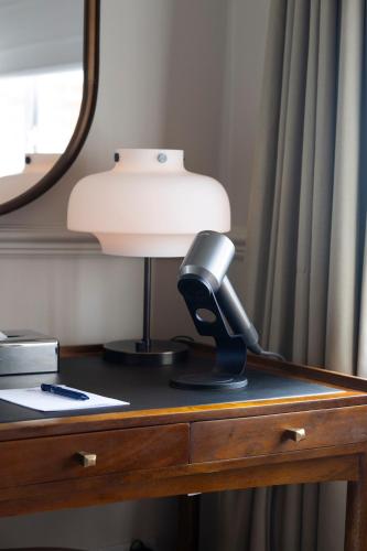a telephone on a table with a lamp on it at Hotel Victoria in Whitby