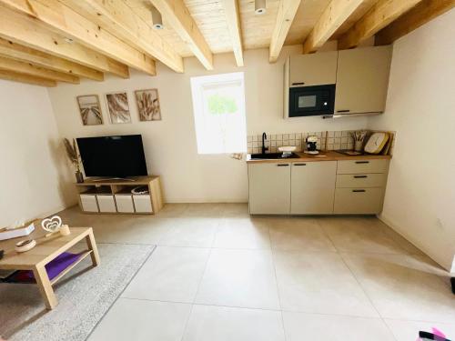 Photo de la galerie de l'établissement Maison 6 couchages entièrement rénovée, à Feurs