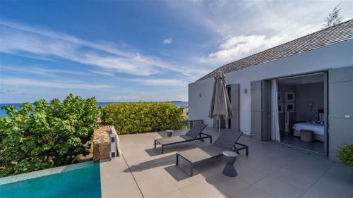 Bazén v ubytování Paradise Perfection Lavish Villa in St-barths nebo v jeho okolí