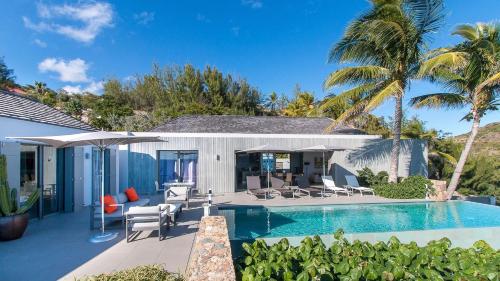 Bazén v ubytování Paradise Perfection Lavish Villa in St-barths nebo v jeho okolí