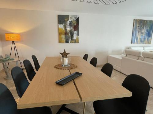 a conference room with a wooden table and chairs at La Villa des Cistes au calme vue Étangs in Narbonne