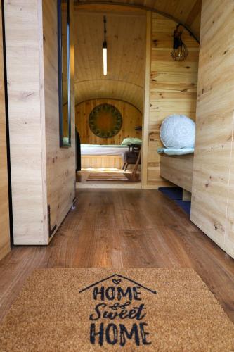 a home sweet home sign on the floor of a room at Oaza Święty Spokój - domek z balią i jacuzzi in Rząśnik