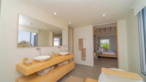 MarigotにあるExceptional 4BR Villa Overlooking the Oceanのギャラリーの写真
