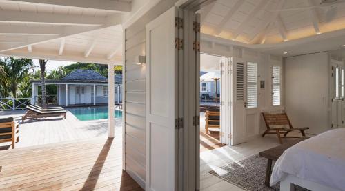 Πισίνα στο ή κοντά στο Charming Villa with Lovely Swimming Pool