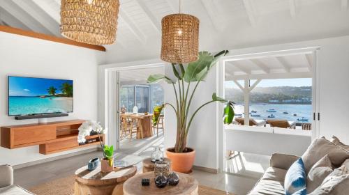 Μια τηλεόραση ή/και κέντρο ψυχαγωγίας στο Outstanding Villa Offering the Best Amenities