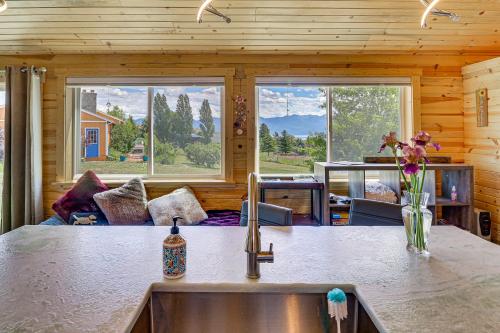 Imagen de la galería de Skydance Cabin in Polson, 5 Mi to Flathead Lake!, en Polson