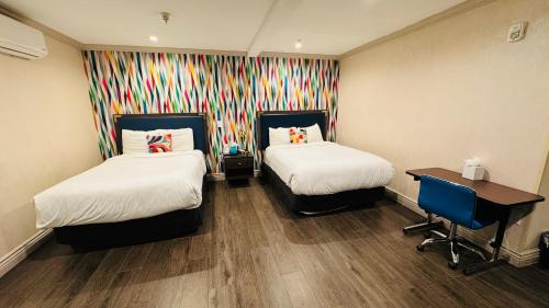 Una cama o camas en una habitación de Signature San Francisco