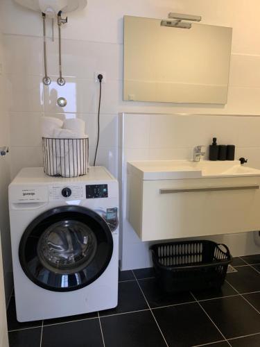 Φωτογραφία από το άλμπουμ του Apartman Royal Lino σε Baška Voda