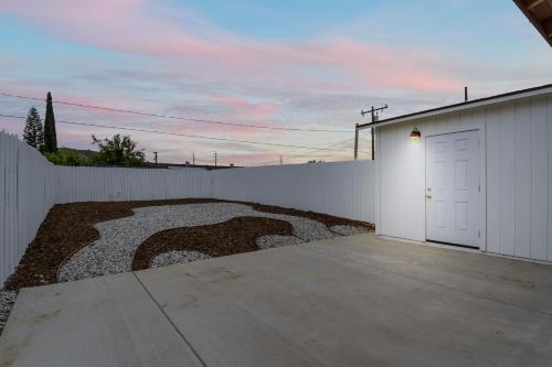 a backyard with a white fence and a driveway at Simi-valley Apartment By Pmi in Simi Valley