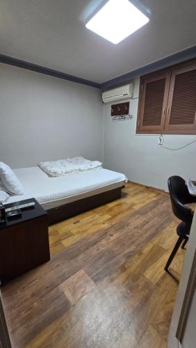 SHINE Motel_3