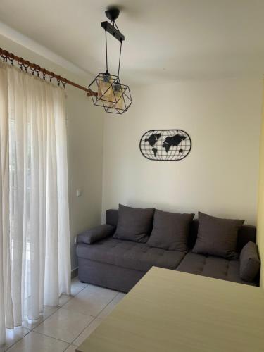 a living room with a couch and a window at Apartments Sole Mar in Sutomore