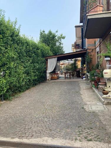 a brick driveway with a pavilion in a building at Il Giglio Viola in Ponte Lucano