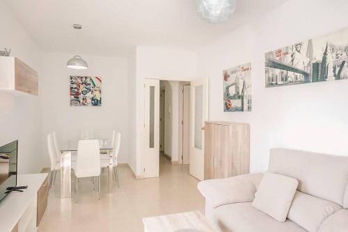 Amplio ideal para familias con piscina y padel