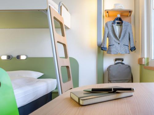 Ένα ή περισσότερα κρεβάτια σε δωμάτιο στο ibis budget Frankfurt Offenbach Süd