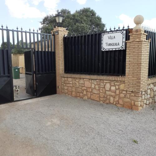 a gate with a sign that reads wax travelled at Villa Tranquila Lagunas de Ruidera in Ossa de Montiel