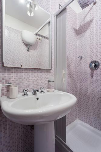 Un baño de Masseria à quaranta - Rooms & Events