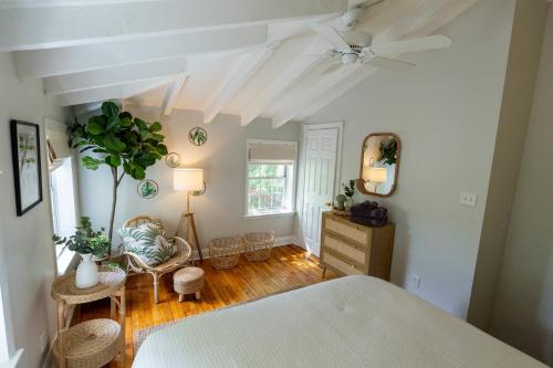 Ένα ή περισσότερα κρεβάτια σε δωμάτιο στο Historic Family 3BR Trinity in the Heart of Philly