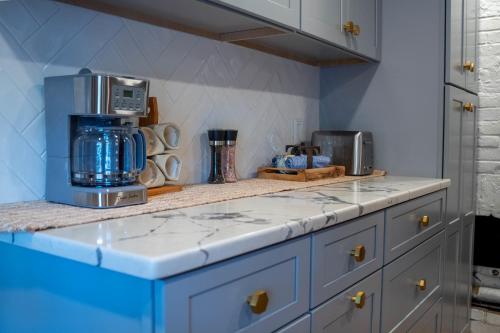 Η κουζίνα ή μικρή κουζίνα στο Historic Family 3BR Trinity in the Heart of Philly