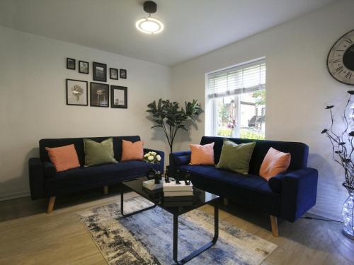 a living room with two blue couches and a table at 2BDR Flat RG1 - Free Open Parking in Reading