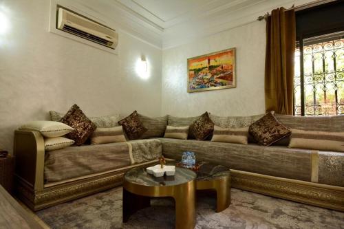 Χώρος καθιστικού στο Cozy Réz de Jardin
