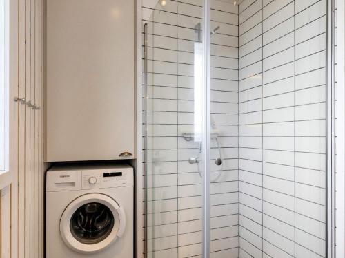 een badkamer met een wasmachine en een douche bij 4 star holiday home in Væggerløse-By Traum in Bøtø By