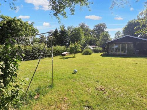 Κήπος έξω από το 6 person holiday home in Stubbekøbing-By Traum