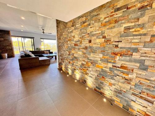 Galería fotográfica de 4 bed 2 Storey House With Views Spa Near Beach en Hobart
