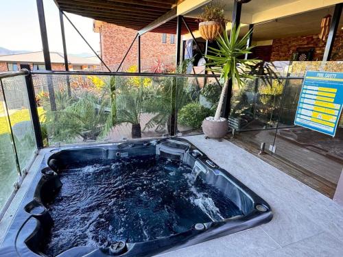 Galería fotográfica de 4 bed 2 Storey House With Views Spa Near Beach en Hobart