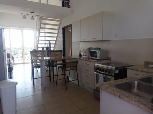 Kuchyň nebo kuchyňský kout v ubytování Gulf View San Carlos 4bd SeaView Condo Near El Valle & Coronado