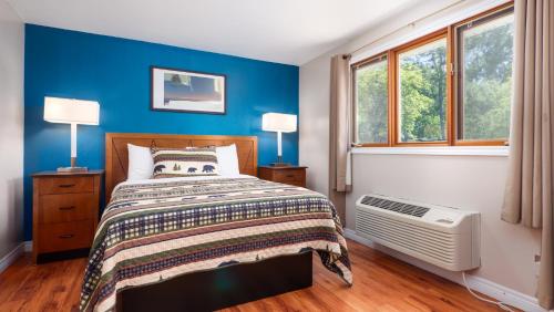 Ένα ή περισσότερα κρεβάτια σε δωμάτιο στο Coach House Inn