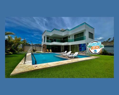 ein großes Haus mit Pool davor in der Unterkunft Palmares Beach in Tubará
