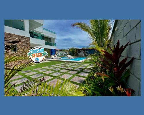 Der Swimmingpool an oder in der Nähe von Palmares Beach