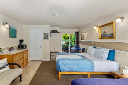 a bedroom with a bed and a desk and a kitchen at Wheeler on the Bay Lodge and Marina in Wheeler