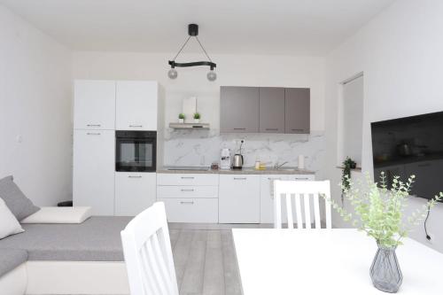 Apartments with parking space Trogir - 23205