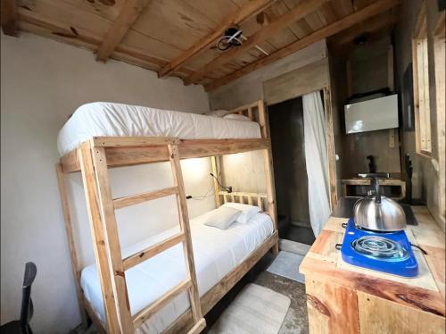 Llit o llits en una habitació de EB5 Escape