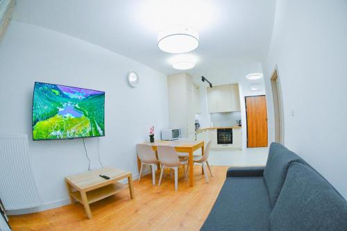 Elegant Two-Room Apartment, Sleeps 4, Near Turon Arena, Balcony ,Air condition