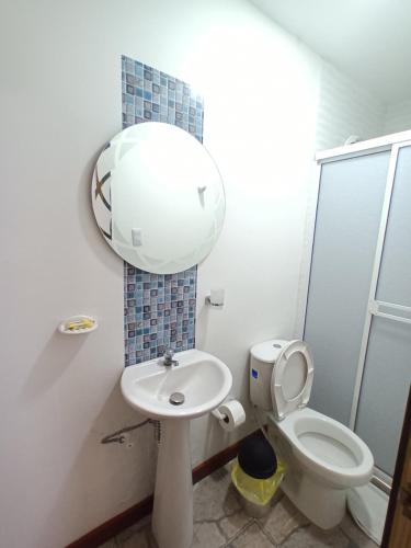 Koupelna v ubytování Confortable y Central Habitación a una cuadra de la Playa 10A