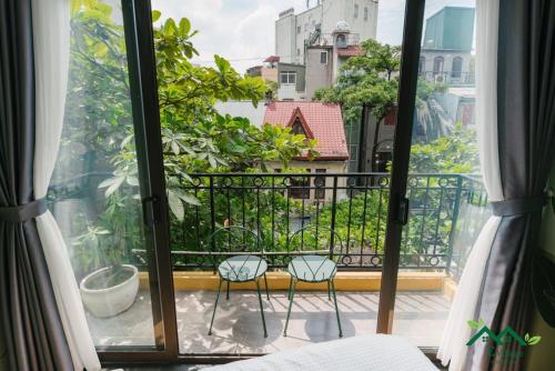E Village Hotel Hanoiにあるバルコニーまたはテラス