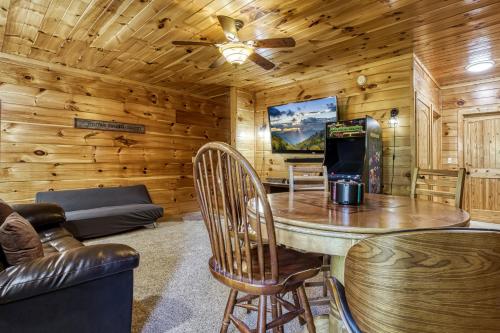 The Circle Of Life, Hot Tub, Theater Room, 560 FREE tickets each paid day photo 43
