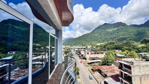 Vue générale sur la montagne ou vue sur la montagne depuis l'hôtel