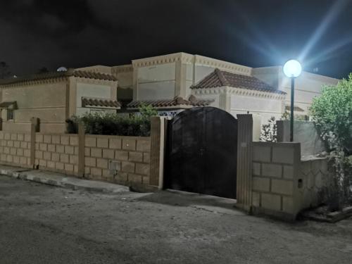 Fotografie z fotogalerie ubytování فيلا هادئة بحديقة خاصة 2 v destinaci Dawwār Abū Maḩrūs