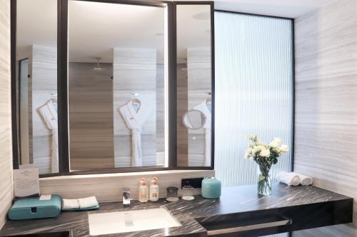 Ένα μπάνιο στο Crowne Plaza Wuzhen by IHG