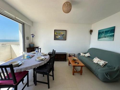 Fotografia z galérie ubytovania Notre-Dame-de-Monts - Appartement 5 personnes avec Balcon et Accès Direct à la Plage - FR-1-540-199 v destinácii Notre-Dame-de-Monts