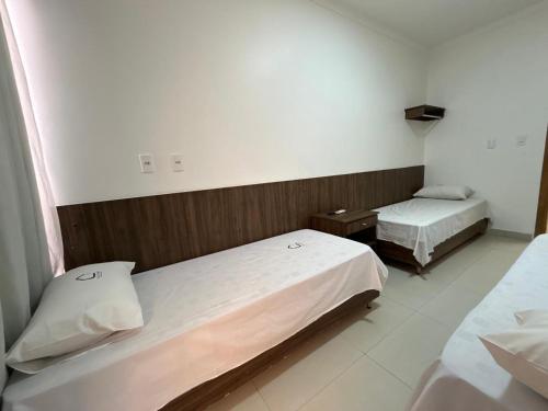 a hospital room with two beds in it at Hotel Nova Jerusalém in Goiânia
