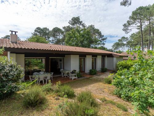 Maison Familiale au Milieu des Pins à Biscarrosse - 6 Pers, 300m du Lac, Ménage Inclus - FR-1-319-573