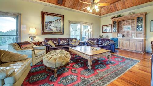 a living room with couches and a coffee table at Mull Cottage home by Peace Vacations in Georgetown