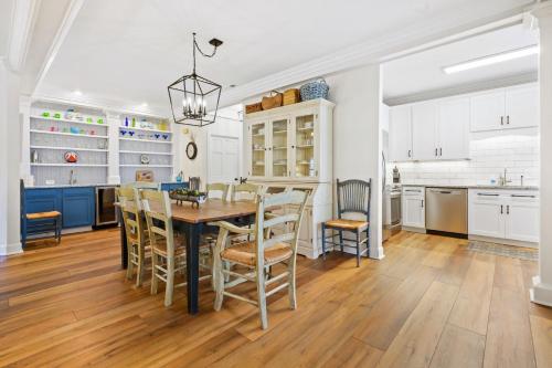 a kitchen and dining room with a table and chairs at Caddyshack home by Peace Vacations in Georgetown