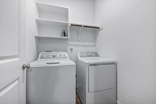 Afbeelding uit fotogalerij van Luxe Living - 3 Bedroom 2 Bath in Oak Point